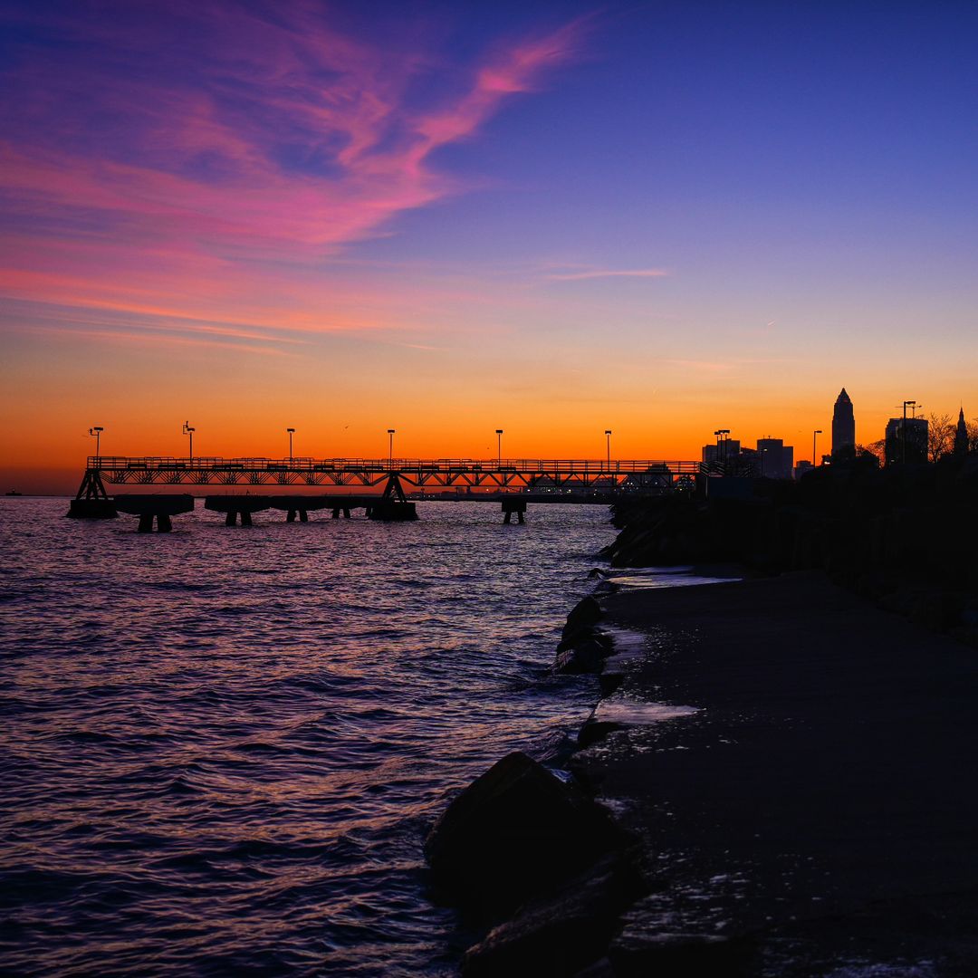 Happy Wednesday, Cleveland! This spring sunrise over Lake Erie is just plain stunning 🤩 Photo: rreed216 on Instagram