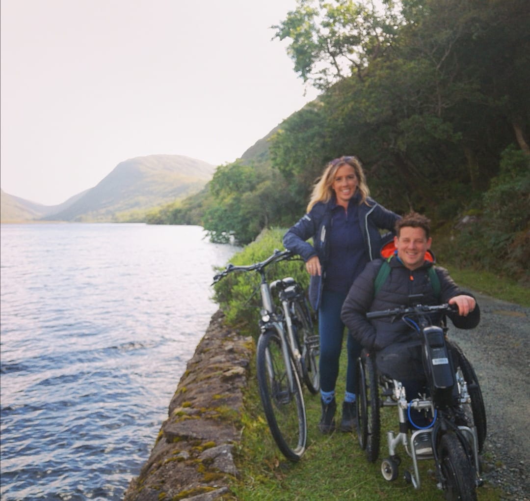 The great outdoors is for everyone! #LastOneOnTheTrain @RTERadio1 Sun 21st 7.30pm @MichaelHennessy & @leona_tuck hike a woodland trail in Wexford. This interabled couple set up @TheStruggleisWheel to review the accessibility of their outdoor adventures♿️ rte.ie/lastone