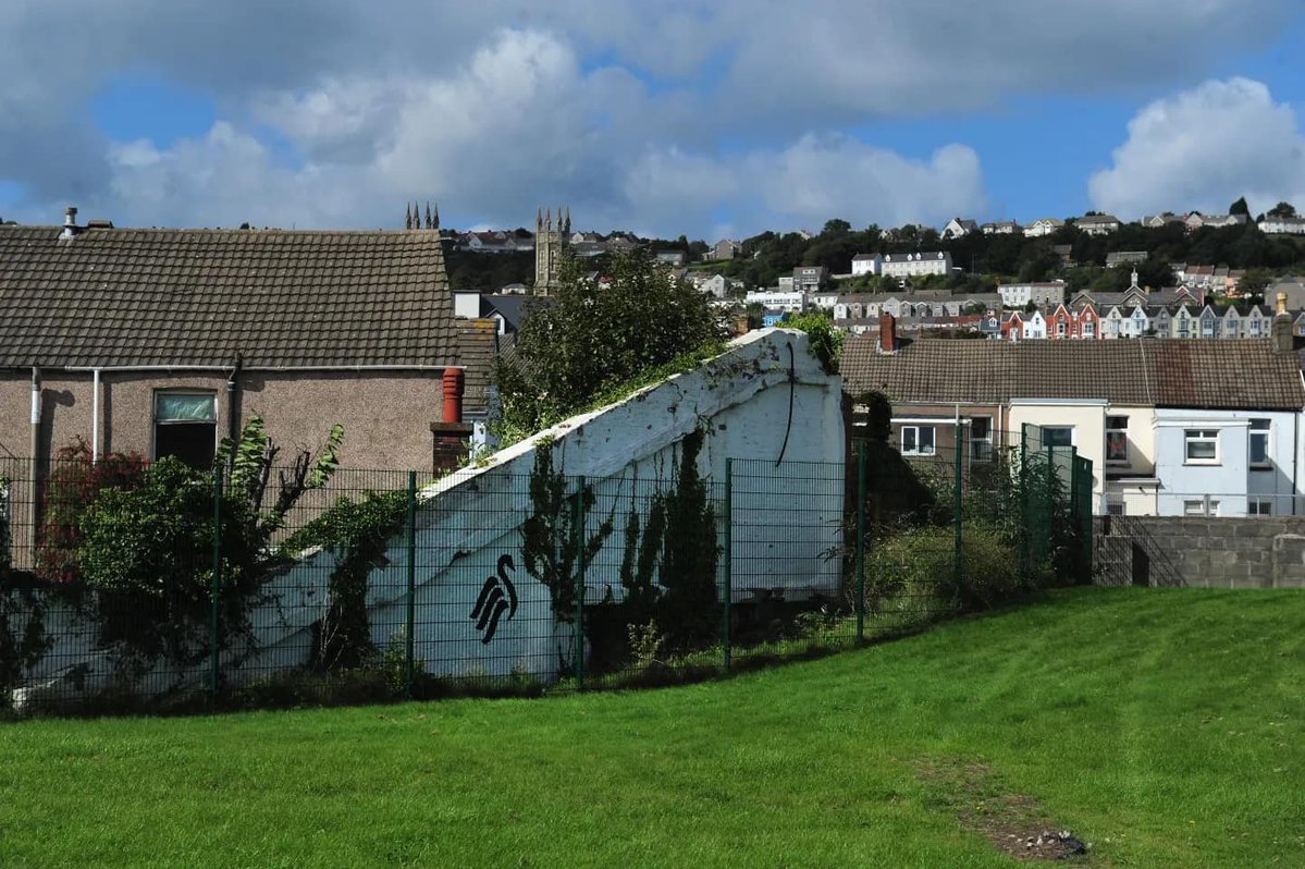 🦢 The quirky remnants of Vetch Field, former home of Swansea City. It may not be much, but it's rare to have any part of a football ground remain if its been earmarked for development or demolition. Coupled with the heritage interpretation boards, Vetch Field is perhaps one of…