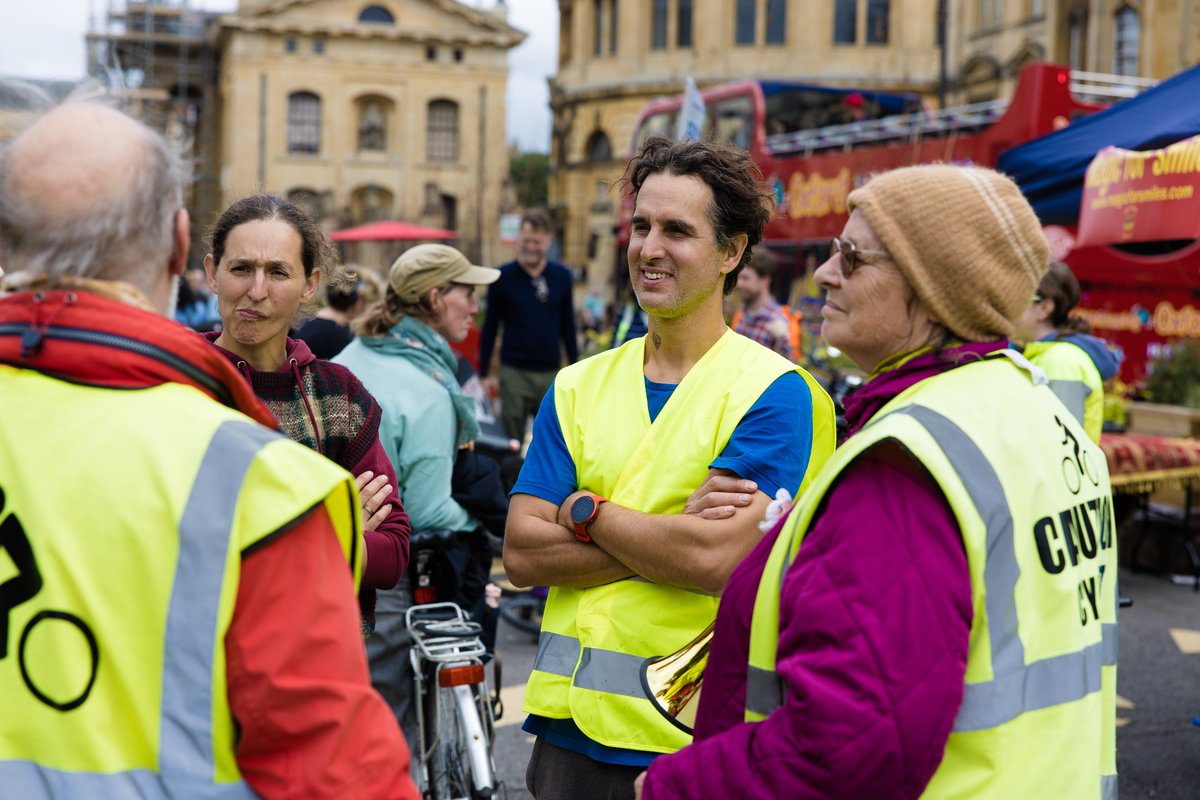 Are you free next Sunday afternoon? We need volunteer marshals to support our #KidicalMass feeder rides on 28/04🚲 🕑2pm depart 🕒3pm mass city centre ride 🕓4pm return 📍More info & locations tinyurl.com/KidicalMassOxf… 📧Get in touch at kidicalmass@cyclox.org if you can support