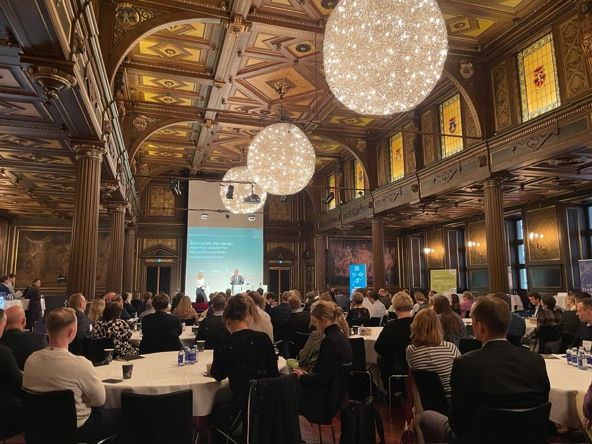 Tilbage i København i dag til en trist nyhed. Jeg har været gæst hos <a href="/DanskErhverv/">Dansk Erhverv</a> mange gange i deres smukke 400 år gamle bygning. Trist at se billederne fra i går. Håber den bliver genopbygget og igen vil pryde  København. Mine tanker og sympati er med alle københavnere og 🇩🇰