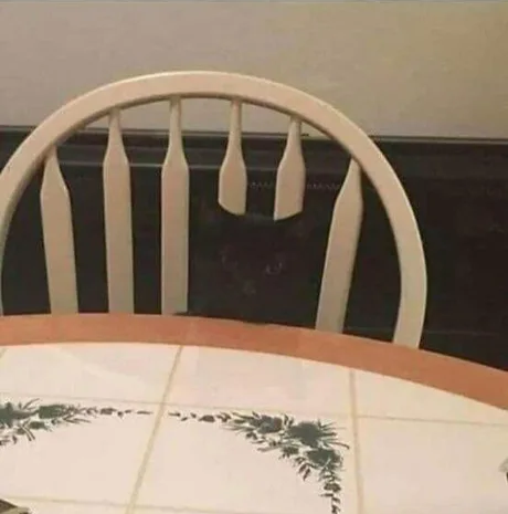 순간 의자가 망가진 건줄 알았네