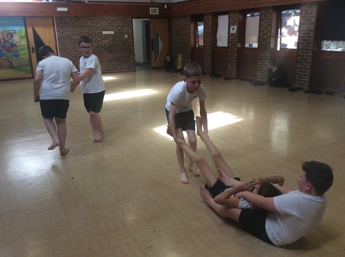MrsDaniel_RSW's tweet photo. Yesterday, in their Outdoor Adventure Activity learning, Birch Class worked collaboratively in teams of five, exploring ways of travelling as a team whilst being allowed only 5 points of contact across the team- 2 hands, 4 feet and 2 bottoms. https://t.co/okzw9pq9iM