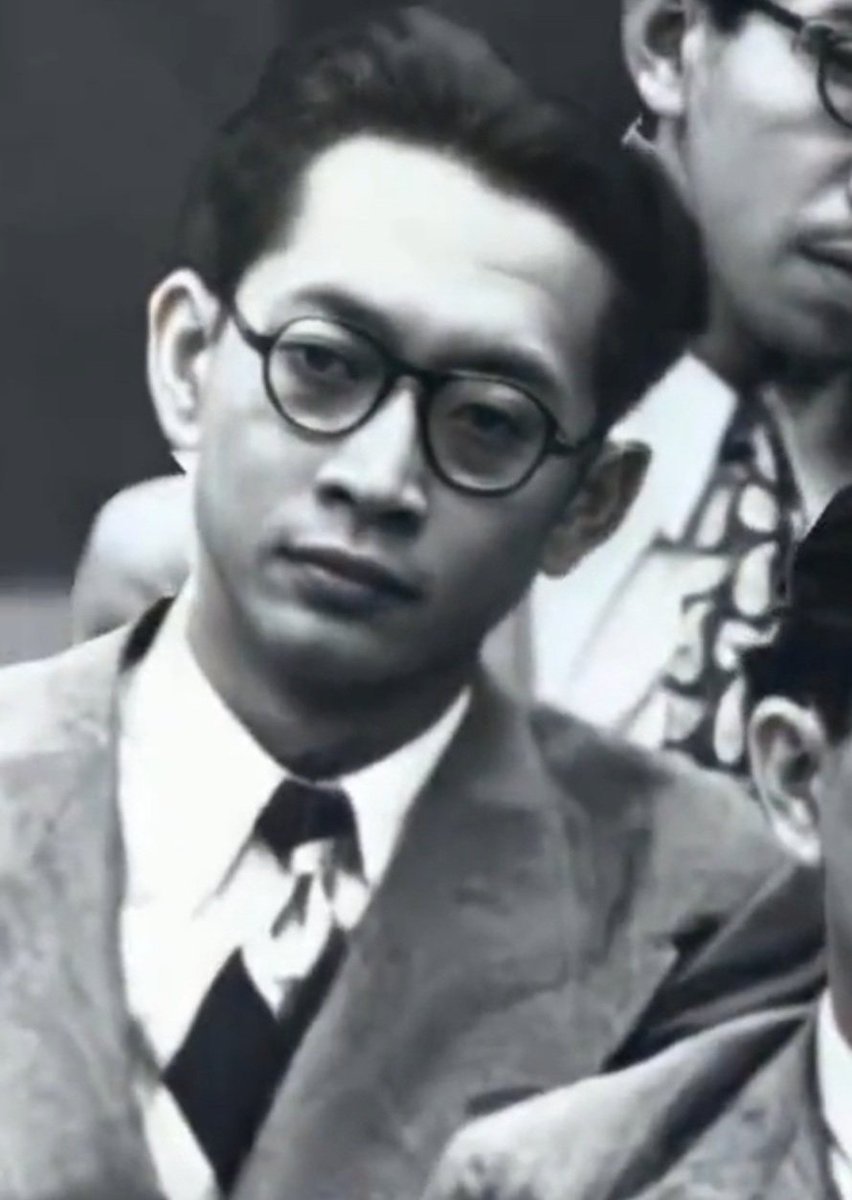 tanyarlfes's tweet photo. Semua orang harus tau Soedjatmoko Mangoendiningrat. Salah satu delegasi Indonesia pada sidang PBB 1947, di umurnya yg masih 25 tahun 💚
https://t.co/9mvS4KDT2f