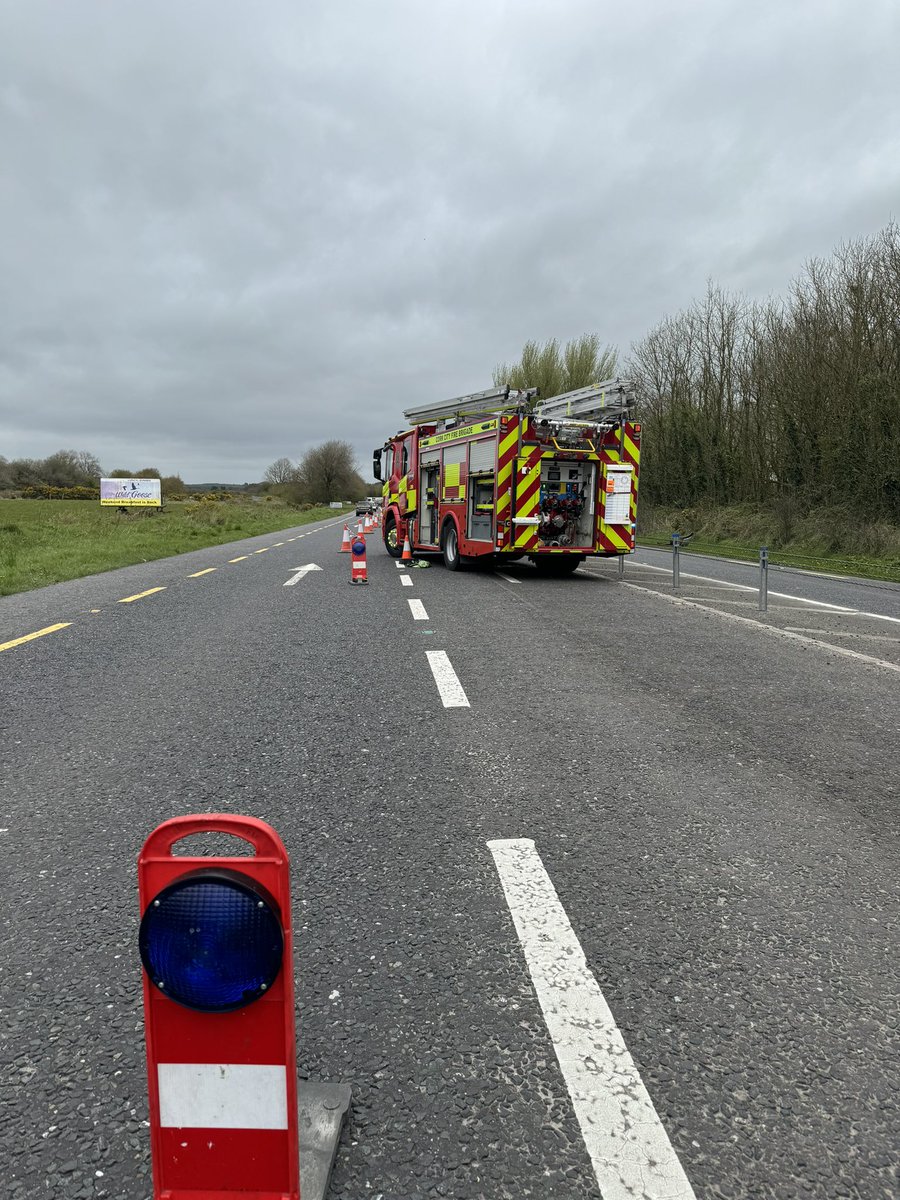Crews from Ballyvolane, Headquarters and @CorkCountyFire are currently dealing with a Road Traffic Collision on the N20 Cork City to Mallow Road. Diversions are in place, slow down on approach. #CorkTraffic