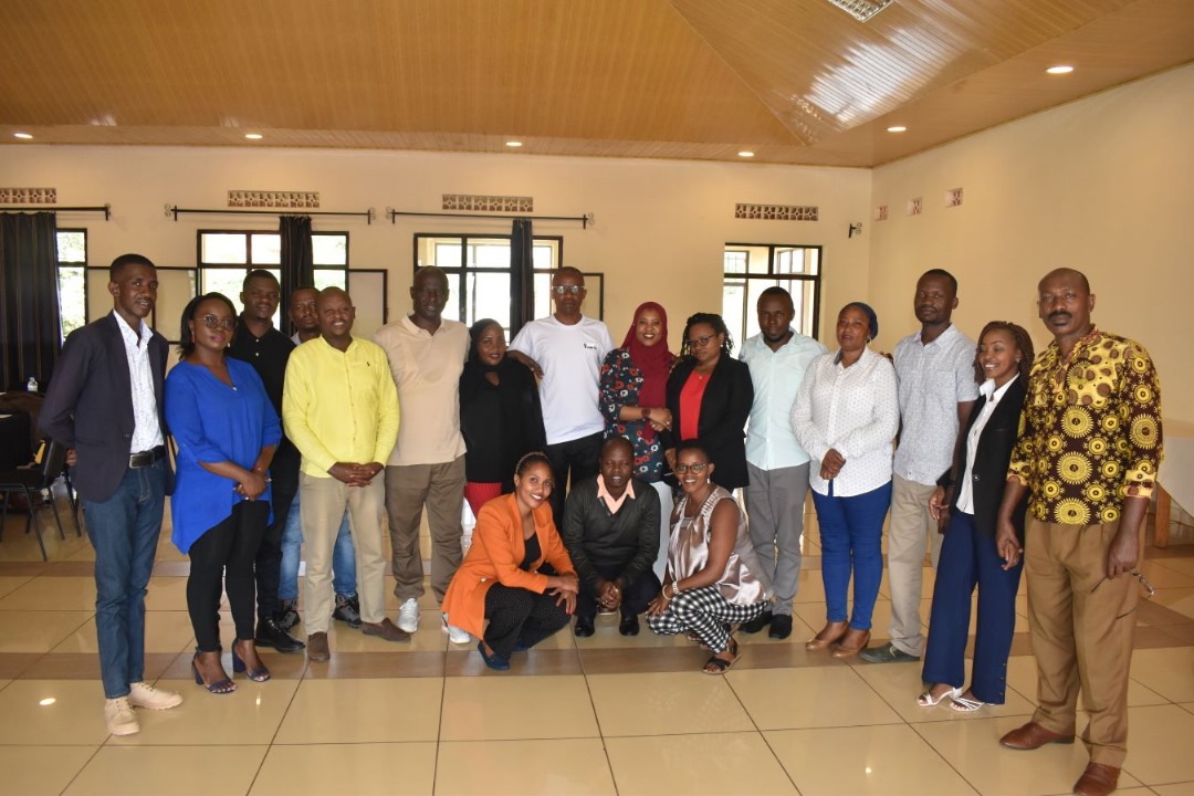 . @paxpressrwanda a entamé, du 17-19/04/2024, à travers le projet @www11be, une formation pour 25 journalistes issus de #nts médias sur le processus électoral en cours en vue de la couverture médiatique des élections couplées: présidentielle et législative prévues le 15/07/2024.