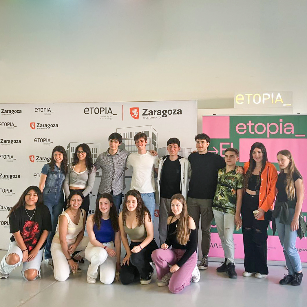 cesramonycajal's tweet photo. Alumnos y profesores del ciclo de Química y Salud Ambiental han asistido al encuentro #CitiSciPrimavera #MelanogasterCTF en #Zaragoza 🧬👩‍🔬

con @LCATMon @GonzalezLab_BCN @Dros_EU @scasillasv @FECYT_Ciencia @CSIC @etopia_ @CsicLifehub @sesbe_org @ERC_Research @zaragoza_es @eboca https://t.co/8BrfvN3jEi