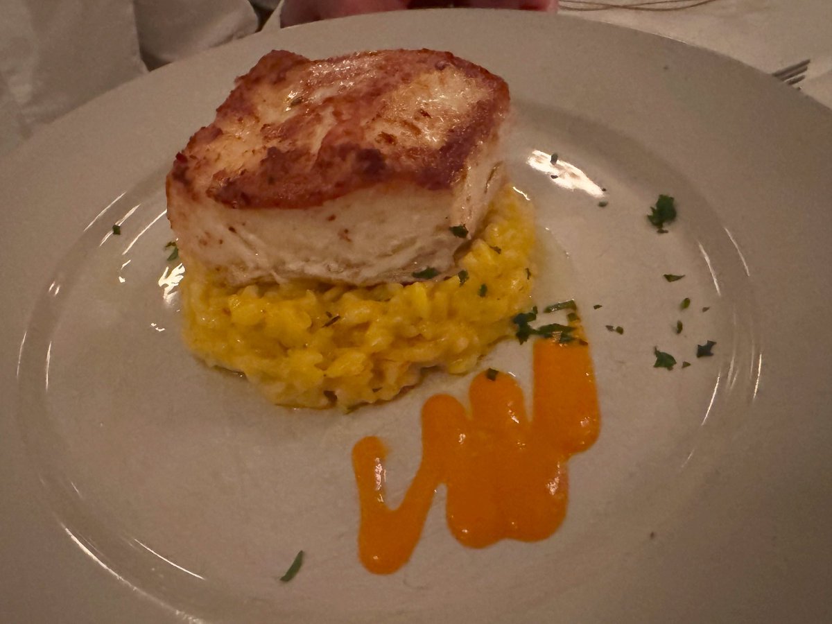 MannysBistroNY's tweet photo. Midweek fish special! Delicious pan-seared wild Atlantic halibut with saffron risotto & a red pepper coulis. Bon appetit! 🍽️
#mannysbistro #mannysbistrony #fish #fishspecial #halibut #poisson #bonappetit #nyc #newyork #newyorkfood #newyorkcity #newyorknewyork #upperwestside #uws https://t.co/wan5JYfXdS