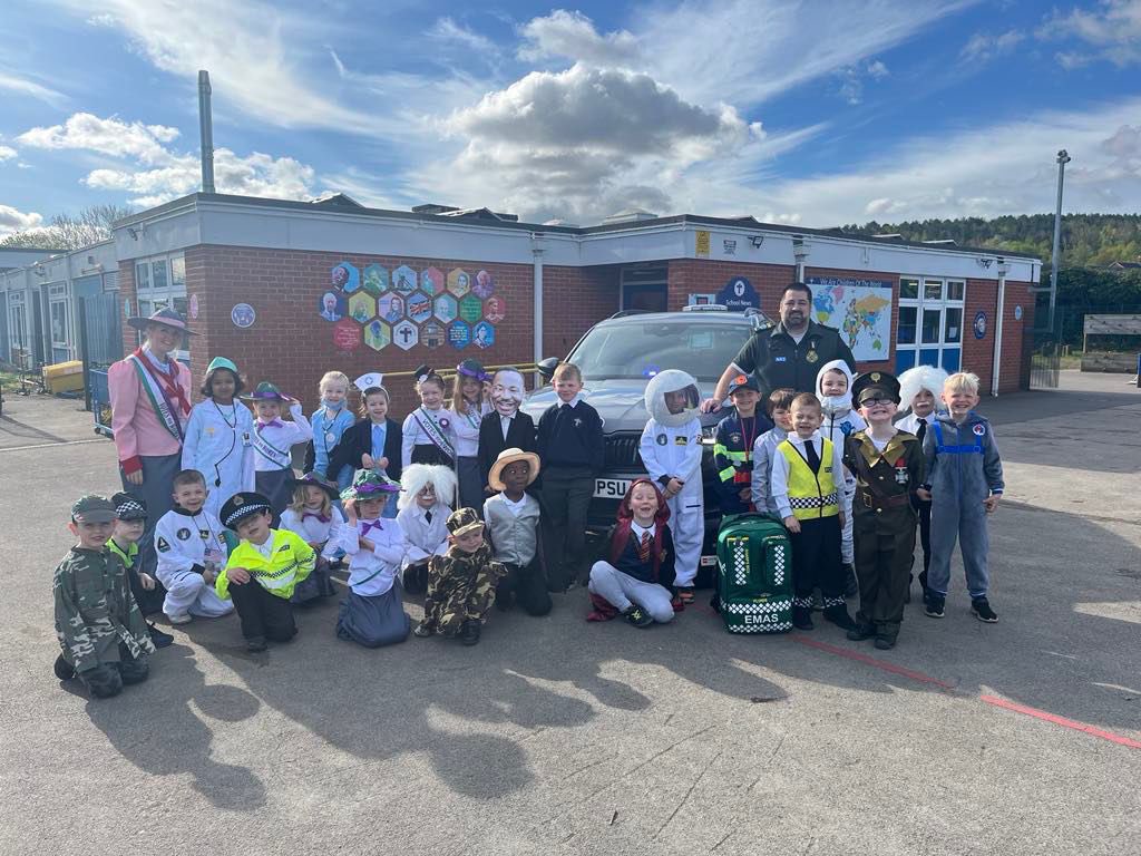 It was lovely being invited to St Joseph’s Catholic Primary School this morning for their “Hero Day”, in which they look at the emergency services & people who are considered heroes throughout history. #Paramedic #EmergencyService #Careers #CommunityEngagement @EMASNHSTrust