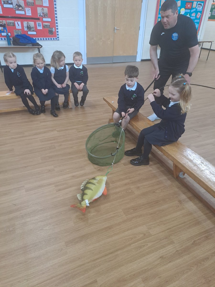 A wonderful first session @standrewsce, with Nursery Platt & Green enjoying the 'Magnet Fishing Game' some great fishing skills on show! @ReelEducationUK @AnglingTrust @ty_coaching