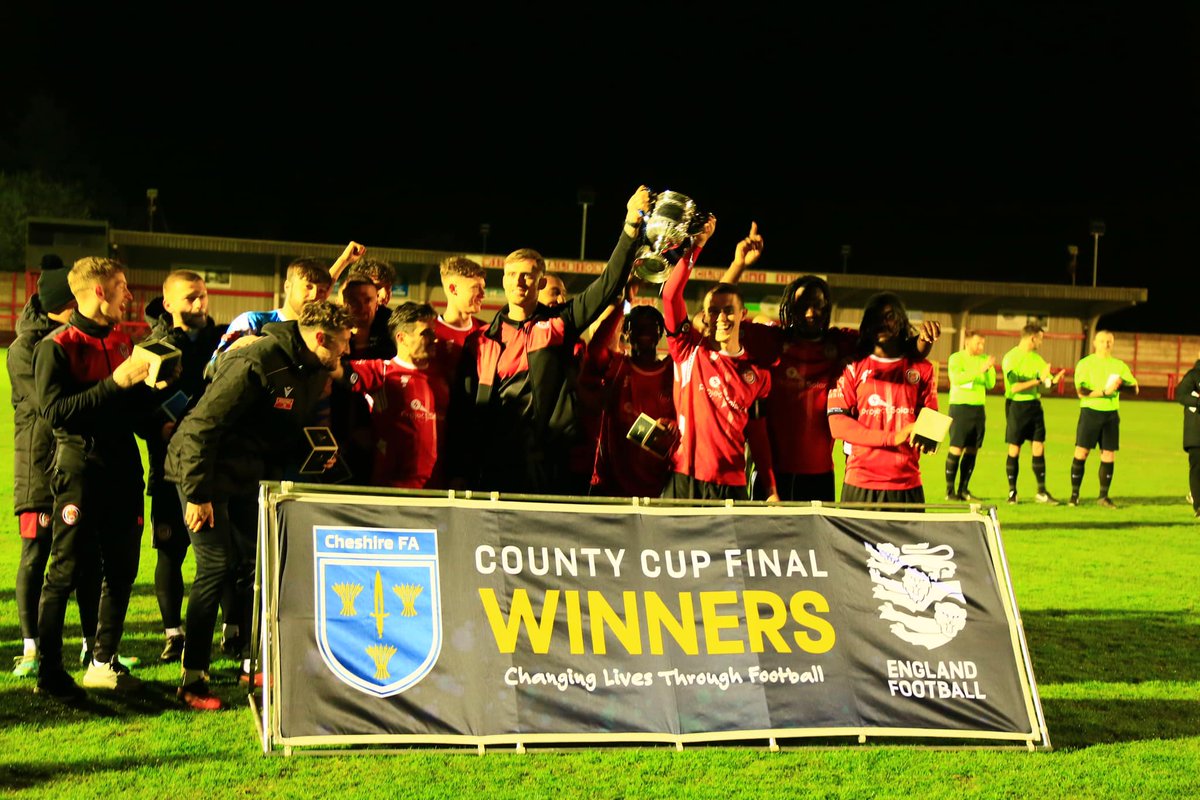 SENIOR CUP FINAL 🏆 @crewealexfc 2-2 @hydeunited (4-5 pens) A brilliant night of Cup action to kick off our Cup Final Season for 2024. Congratulations to Hyde United on lifting the trophy!🤝 Photos courtesy of @cyriljackson13 available here: 👉 facebook.com/10000077597912… #CREHYD