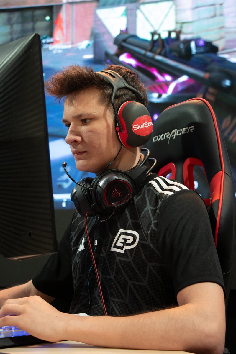 LFT post

After my first experience in VCL I improved a lot and I am ready to give my all to play at my highest level possible.

&gt; smoker main/ 2nd role flash, sentinel
&gt; able to travel for LANs etc.
&gt; motivated, grinding
&gt; east eligible, open to any region

More info in dms