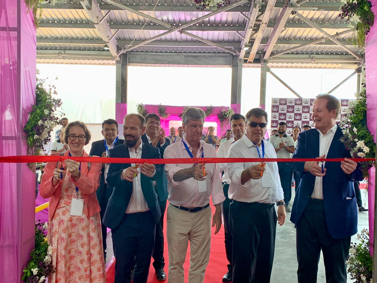 LUinNewDelhi's tweet photo. 1) The #Luxembourg🇱🇺 Ambassador to #India🇮🇳, H.E. Mrs. Peggy Frantzen and the Economic Advisor of the 🇱🇺 Embassy in Delhi, was pleased to participate today, near #Bharuch, in #Gujarat, in the inauguration ceremony of the first facility in Asia of Luxembourg based #Calumite SA.. https://t.co/hJTTLM2CDT