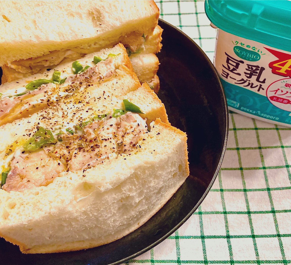 nishi_nishi71's tweet photo. 晩御飯をサンドイッチにしました🥪
鶏肉にもピーマンにもSOYBIOを🥰
#杉野遥亮
#SOYBIO https://t.co/JDTX3oEzFA