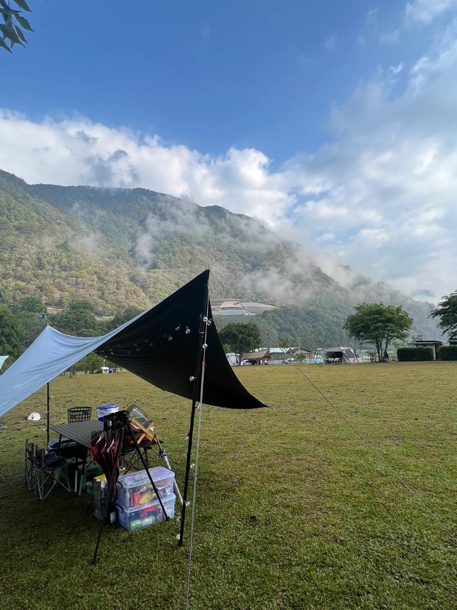 友達とキャンプをした後です。
そうやってキャンプが大好きになりました。
都会や見慣れた街から離れています
しっかり呼吸して自分の世界に沈殿します。
満足して、リラックスして、充電して、また自分の生活をがんばろうと思います。