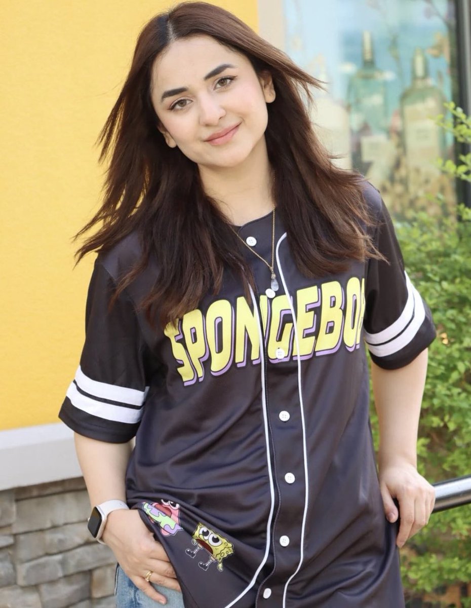 Who lives in the pineapple under the sea ? 😉
#YumnaZaidi