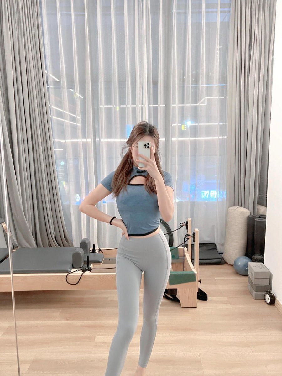 LydiaAlice47492's tweet photo. 精致的外表背后是恰到好处的自律！#女上位 #女s #女王 #男m #母狗 #反差 #调教 #羞辱 #养成 #男s #一主一奴  #粉牛  #瑜伽裤 #sm #肉便器 #身材 #贱狗 #健身 #广州 https://t.co/q64tj9wEvS