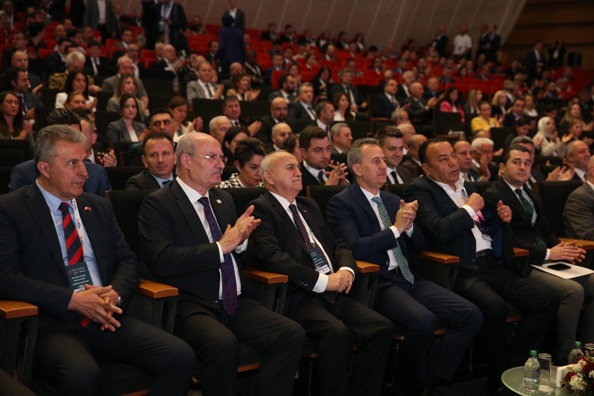 ostimosb's tweet photo. Savunma ve Havacılıkta İşbirliği Günleri (#icdda) 50'ye yakın ülkeden, yüzlerce firmanın katılımıyla başladı. Etkinlik 3 gün boyunca ATO Congresium’da devam edecek. Cumhurbaşkanımız Sayın
@RTErdogan'ın mesajının okunmasıyla başladı. @SavunmaSanayii @halukgorgun @ostimsavunma https://t.co/LnqdK8yfUO