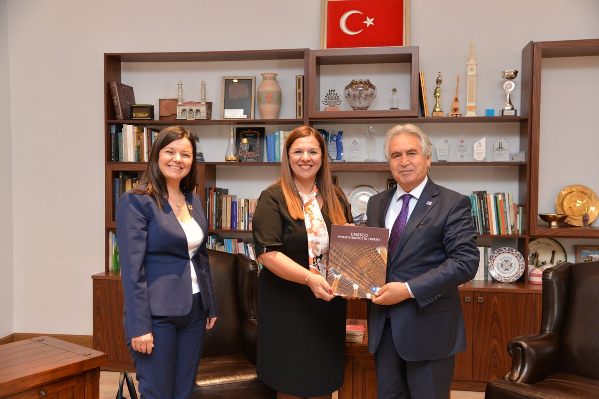 Rektörümüz Prof. Dr. Fadime Üney Yüksektepe ile Rektör Yardımcımız Prof. Dr. Burcu Yavuz Tiftikçigil, UNESCO Türkiye Milli Komisyonu Başkanı Prof. Dr. M. Öcal Oğuz’u makamında ziyaret ettiler.

<a href="/funeyyuksektepe/">Prof. Dr. Fadime Üney-Yüksektepe</a>