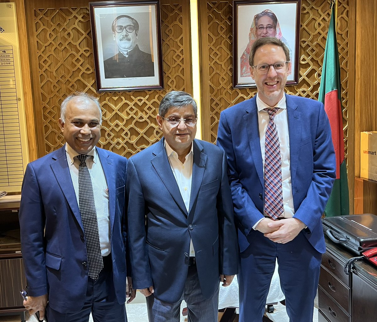 A pleasure meeting with the #Minister and the #Secretary of the Ministry for #Housing and #Public #Works to discuss @UNDP_BD’s support to the #Parliamentary #Caucas on #Indigenous #Peoples and #Minorities and various housing initiatives in #Bangladesh 🇧🇩.