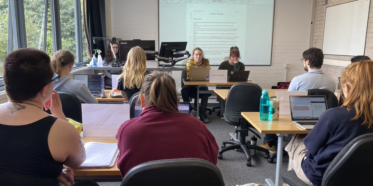 hanshare's tweet photo. Another day, another #IPCC #SR15 simulation. Our co-chair has just opened the meeting, reminding delegates of the historical moment of the #UNFCCC invitation for the special report in the Paris Agreement. Will keep you updated on the meeting’s progress 🙂🧵⬇️ https://t.co/Ue2s3nRpsV