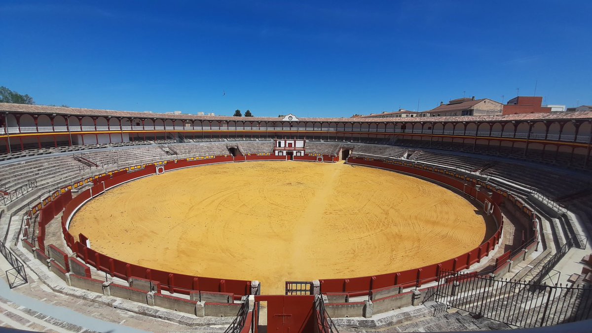 ⏳¡𝗗𝗘𝗦𝗖𝗢𝗡𝗧𝗔𝗡𝗗𝗢 𝗗𝗜́𝗔𝗦! El 28 de abril vuelven los toros a Ciudad Real. Morante, de Justo y Roca Rey para la reinauguración de la plaza de toros. 💥💥⏳ 🔗 ¡𝗨́𝗟𝗧𝗜𝗠𝗔𝗦 𝗘𝗡𝗧𝗥𝗔𝗗𝗔𝗦! Disponibles en las taquillas de la plaza de toros y tauroemocion.es