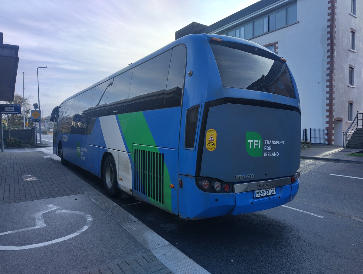 VB409 outside Clifden bus station. 24th December 2023. @Buseireann #Clifden #VB409