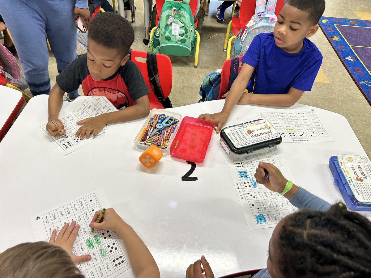We ❤️ our <a href="/UFLiteracy/">UF Literacy Institute</a> Roll and Reads! Such a fun way to use teamwork and practice our decoding skills! #worldchangers #betheeffect
