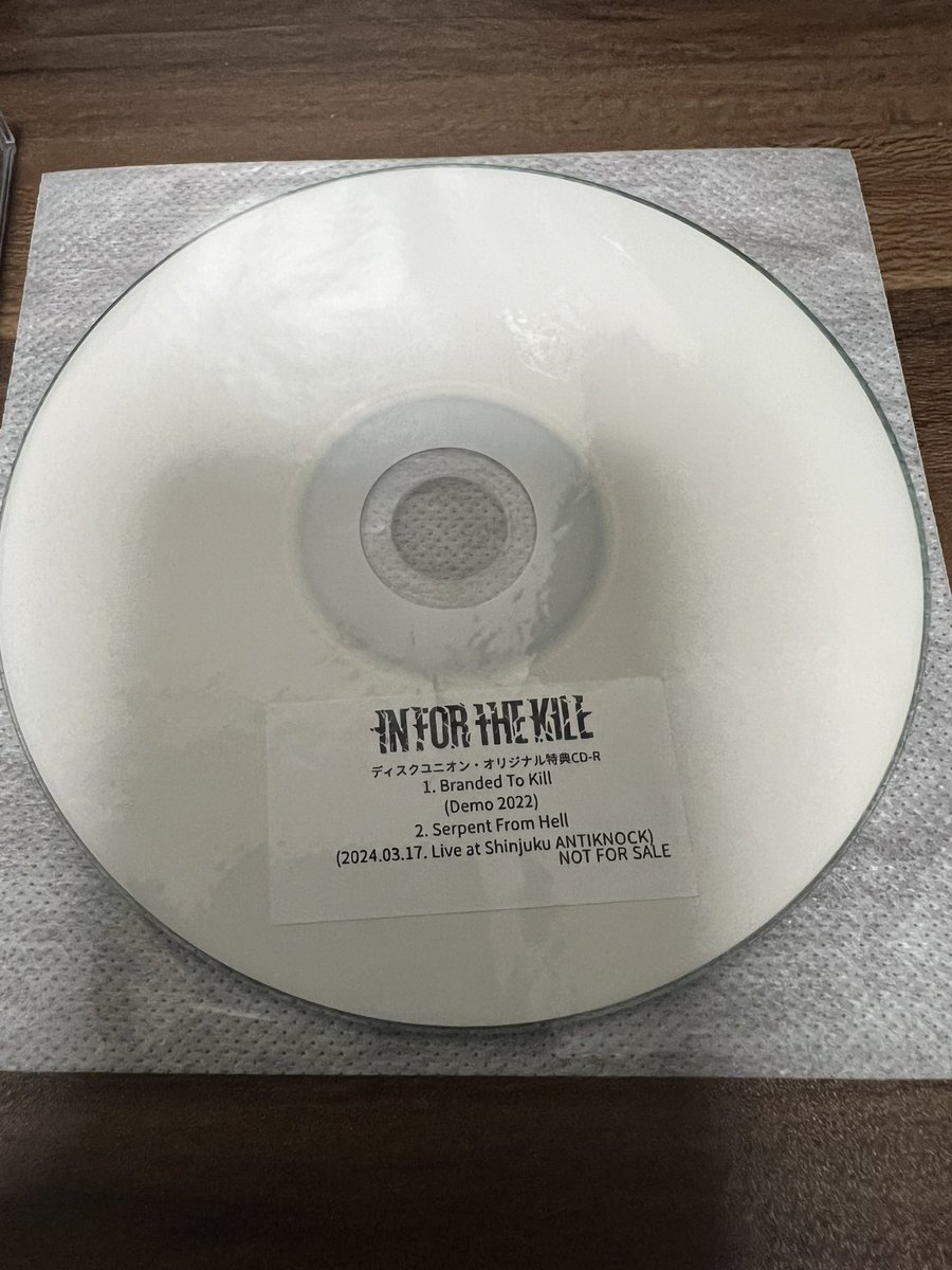 urban_grinder's tweet photo. 【余談】
IN FOR THE KILLの新譜のユニオン特典のCD-Rに収録されてるライブ音源、先月のANTIKNOCKってことはベース弾いてるのはNO TIME TO PRAYのゴウくんじゃないですか!SPIRITUAL BEASTの特典も収録内容は違えど、同じライブから抜粋されたものが入っているようです👀
#IFTK
#NTTP https://t.co/2xoIHQQQPo