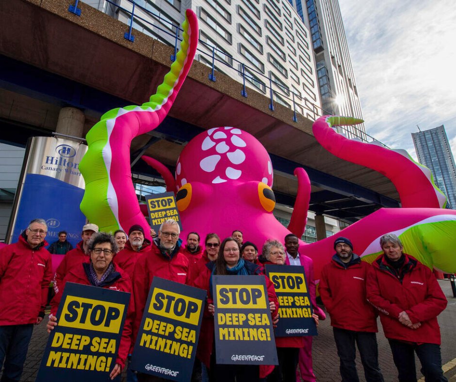 🚨 BREAKING: Giant pink octopus takes a stand against the deep sea mining industry in the heart of London.

Wherever the industry goes, we’ll be there to stop them.

Together we can stop deep sea mining before it starts. ✊