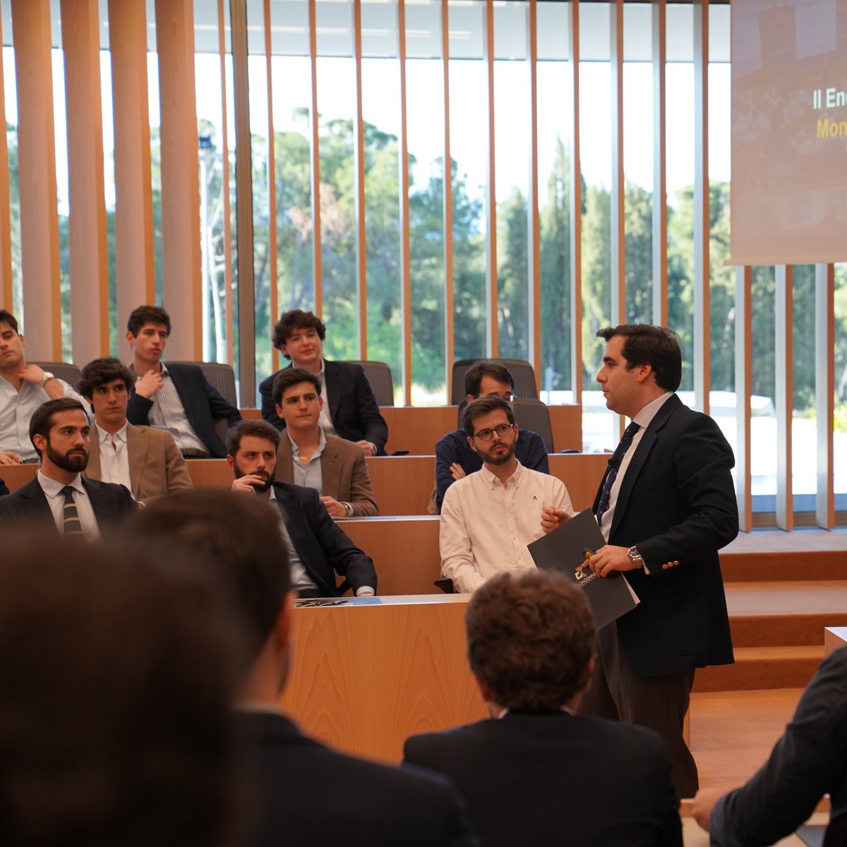 CmMoncloa's tweet photo. La semana pasada tuvimos el II Encuentro Anual de Moncloa Connect organizado en el @iesebschool.

Gracias al profesor Juan Luis López Cardenete por su sesión magistral y a todos los colegiales y antiguos colegiales que acudisteis al evento.

#ParaServirServir #RedProfesional https://t.co/r3wMMV7KGq