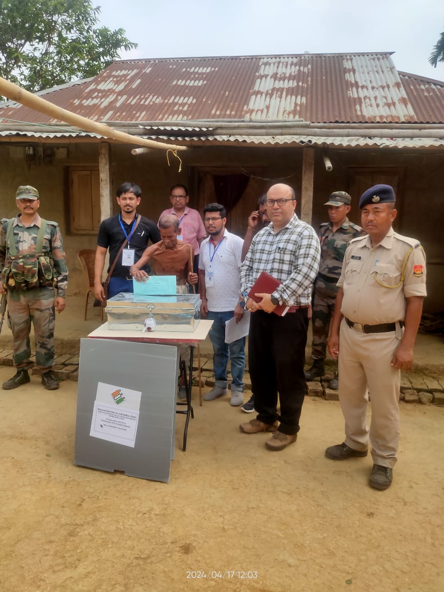 Door to Door voting for 85+ Years and PwD voters held in 27/28/29 AC segment under 2 Tripura East ST Parliamentary Constituency peacefully.
@ceotripura
@dmkhowai