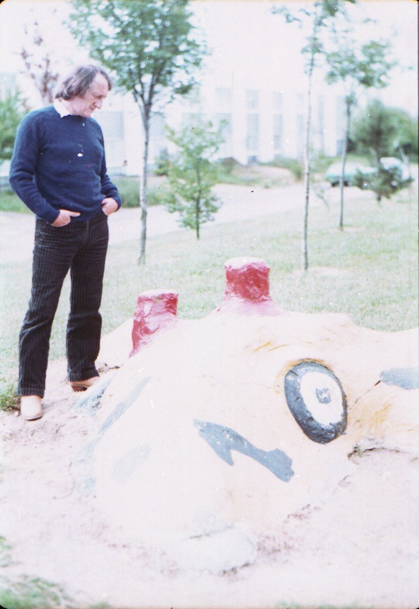 Bill Billings and his creation, the #Netherfield giraffe. How we preserve MK #memories: livingarchive.org.uk Buy bargain books: livingarchive.org.uk/content/catego… #placemaking #community #history #MiltonKeynes #heritage #culture #britishculture #archive #BillBillings #publicart