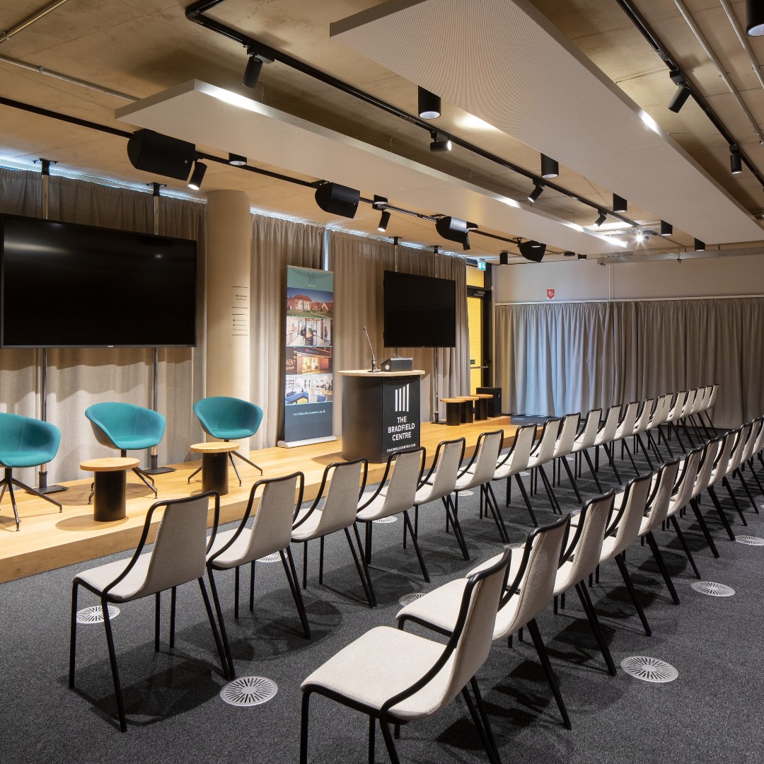 Our Auditorium is perfect for presentations, seminars and a variety of other events. Fully kitted out  with hi-tech spec! 
Including - 
🟢2 x 84' Ultra HD LCD screens
🟢High-speed internet
🟢A selection of microphones
🟢Plug & Play AV
Visit - ow.ly/HCz150QVucx 
#eventspace