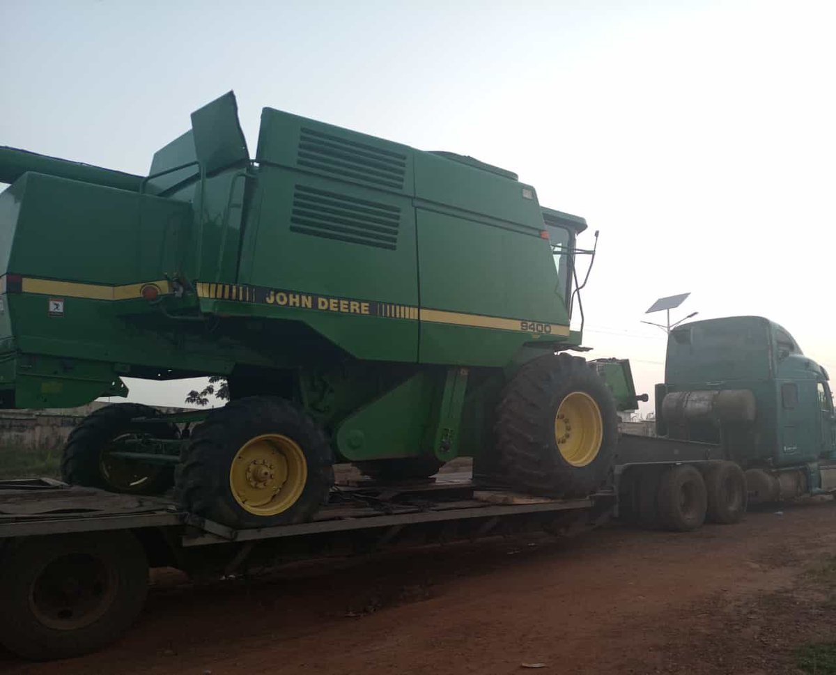 John Deere 9400 combine up for sale with the grain head,it can harvest all grains  etc last price 65m <a href="/woye1/">Woye</a> <a href="/borie_nla/">:</a> <a href="/Nig_Farmer/">NaijaFarmer</a> <a href="/akinwale_cfi/">Farmer Akin Alabi®</a> <a href="/BashorunGa_/">FARMGRIDDZ🐔🐓</a> <a href="/bosuntijani/">Dr. 'Bosun Tijani</a> @