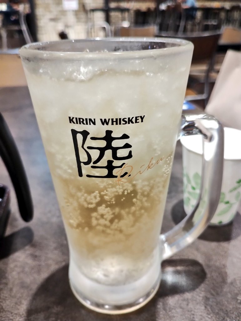 soutyoooo's tweet photo. #HIRO88
カープ中継見ながら海鮮チラシとハイボール!!(゚∀゚) https://t.co/b17DbALLvb