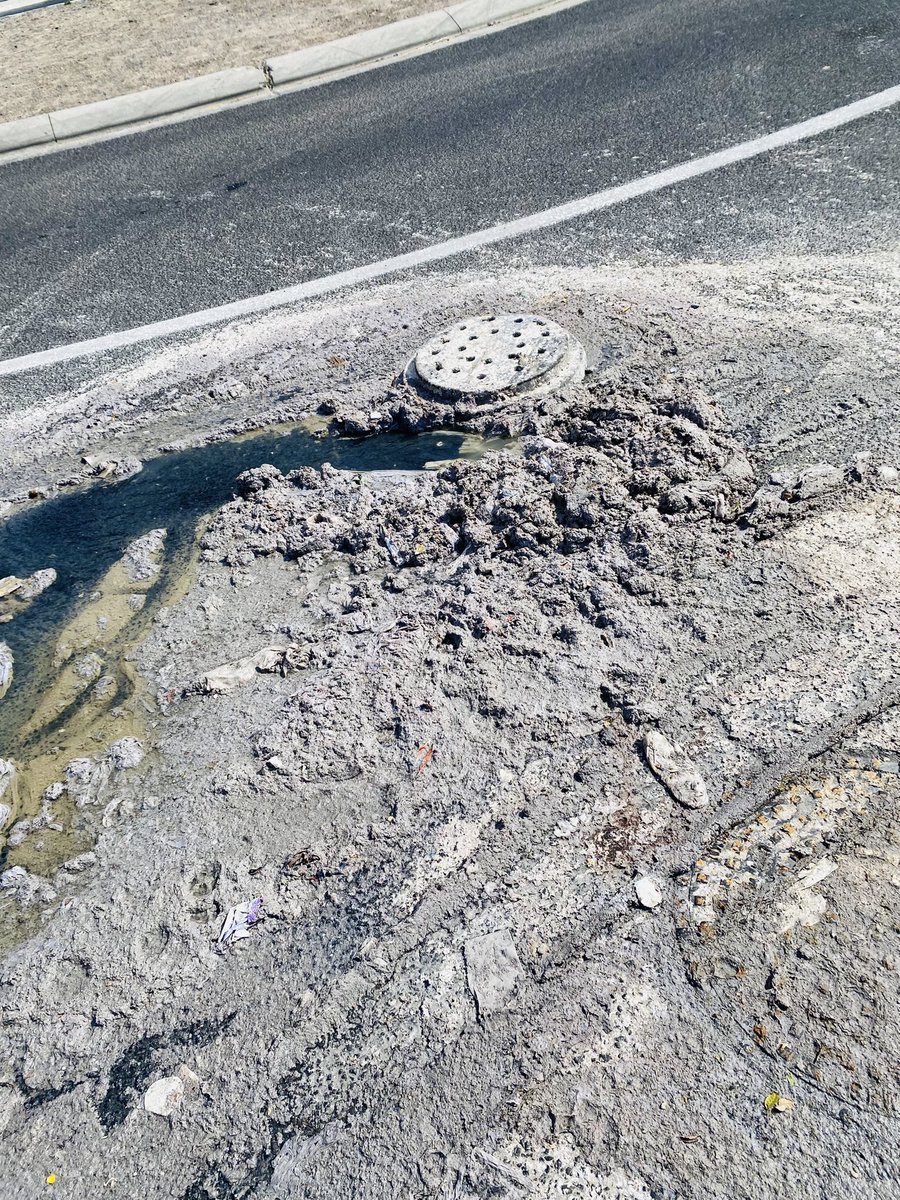 _sakhii's tweet photo. @geordinhl Please assist, your Water nad Sanitation department has been unwilling for 2 weeks now https://t.co/fk0DLynTWW