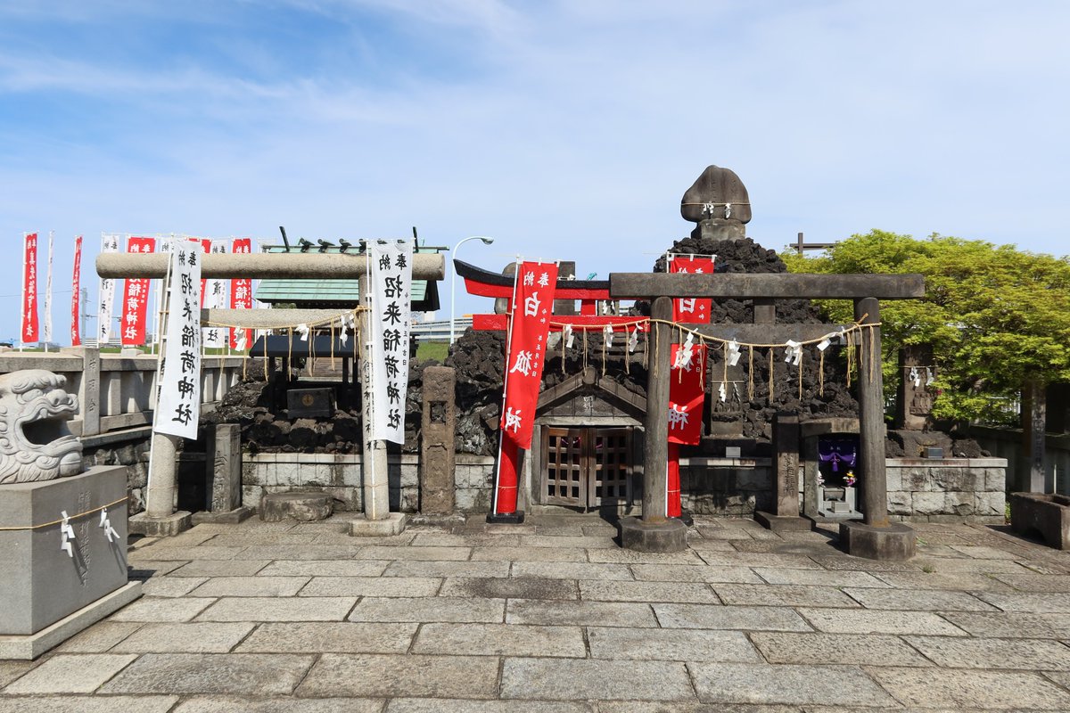 石浜神社です。
今年で創建1300年の古社です。
鎌倉時代に奥州攻めや元寇の勝利祈願をした神社なので武士からの信仰が強い神社でした。
境内におしゃれなカフェがあるので隅田川さんぽのときに立ち寄るのにいいかも🍀
#東京都 #荒川区 #南千住