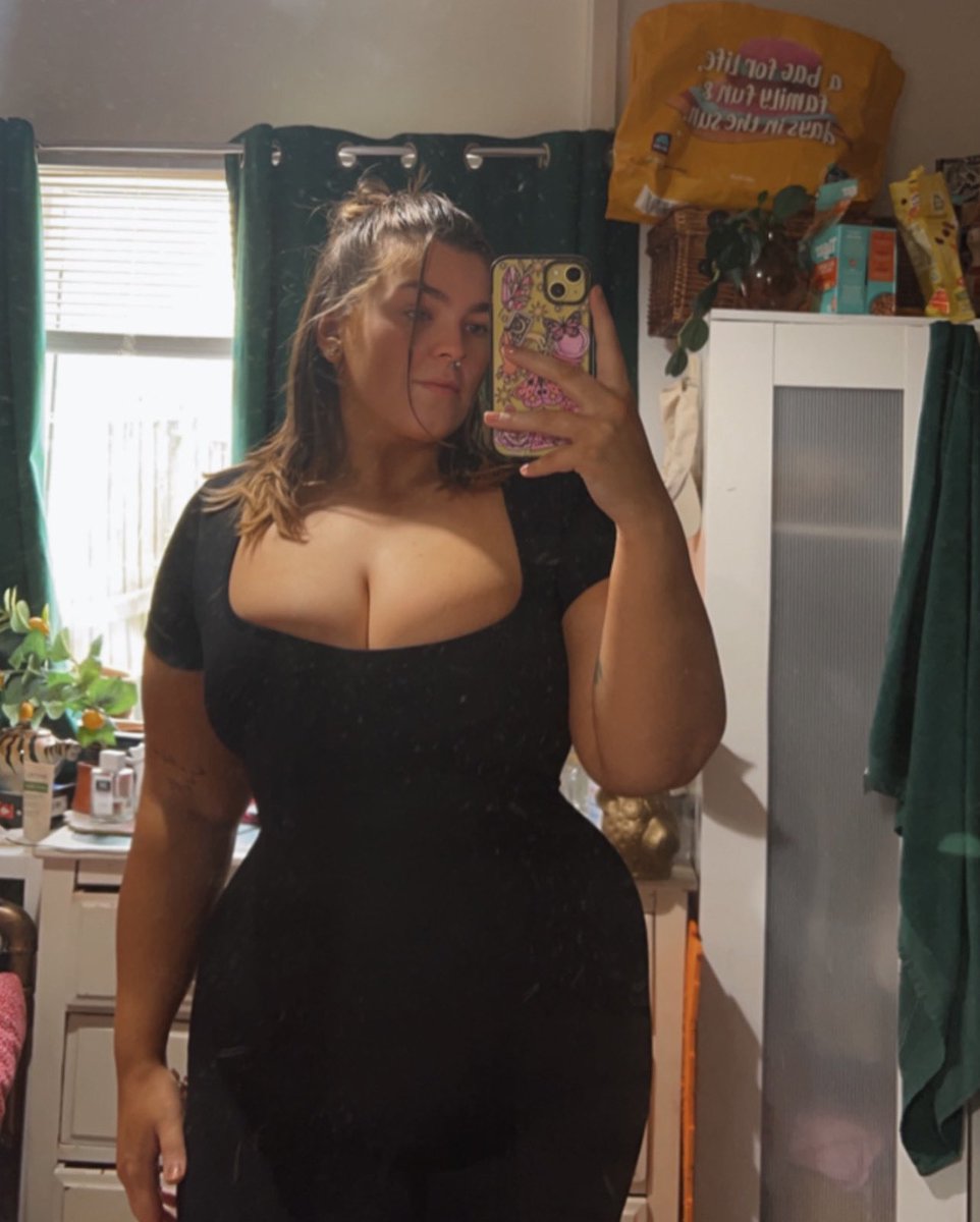 secretlyRP_'s tweet photo. Good afternoon, goddess wants to go out for lunch, whoβs paying ππ₯°
#findom #femdom #rtsub #rtslave #gooner #cuck #coffeesub #thick #horny #lunchsub #whalesub https://t.co/iMw0CFsHHa