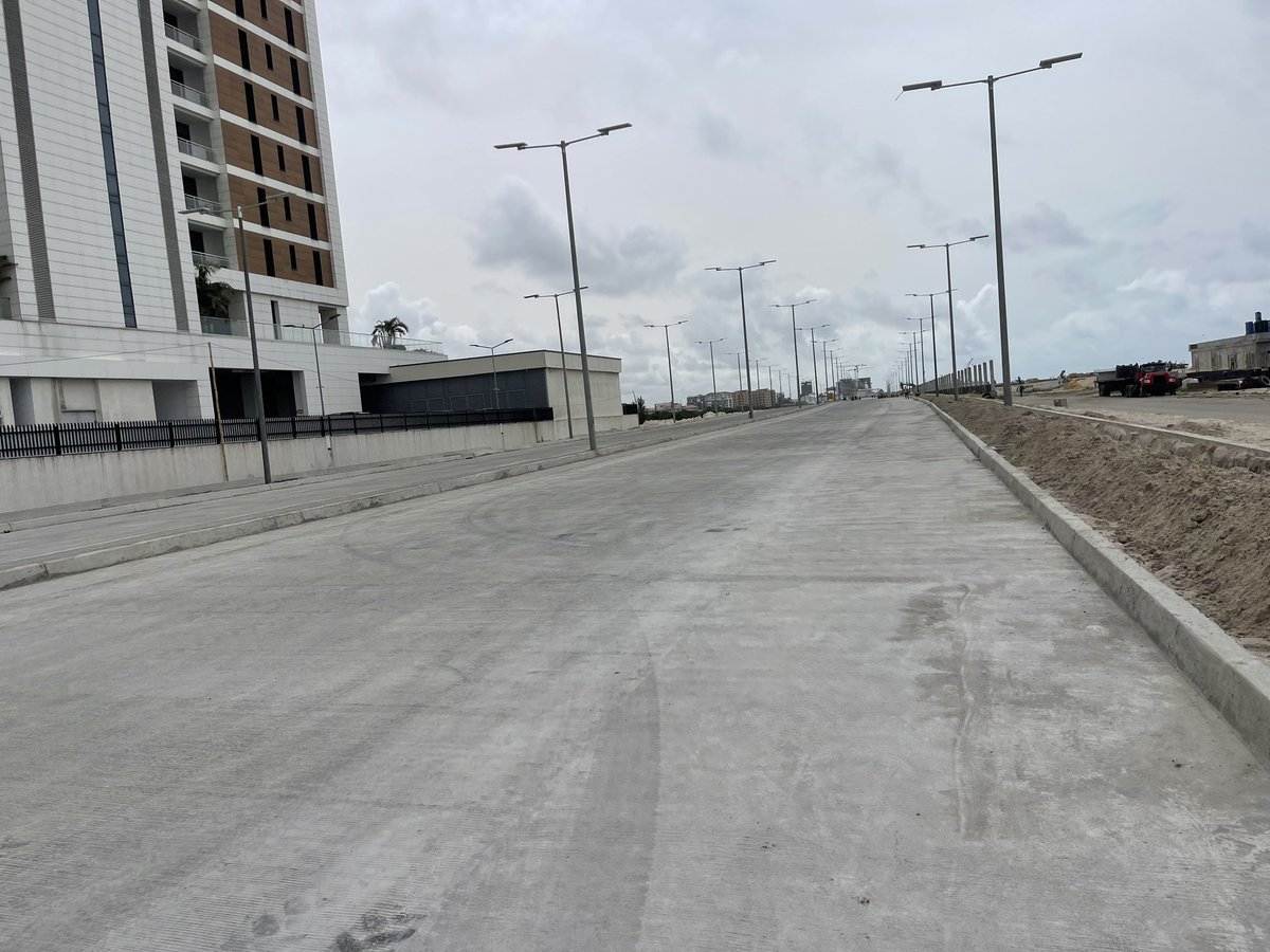 yomilosiwaju1's tweet photo. Coastal Road today. 
Hi-tech is already done with about 1km of the road pavement with street lights installed on both sides and at the median. 

The rail line will begin at Jakande. 

These people are not smiling at all. 
Keep it up. https://t.co/ZL0lpyfwIv
