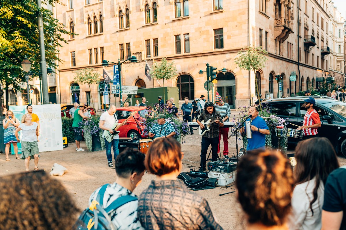 Taiteiden yön tapahtumahaku on alkanut🌙 Kutsumme kaikkia mukaan tekemään koko kaupungin yhteistä taidejuhlaa!

Tänä vuonna Taiteiden yötä vietetään 15.8., joka on on myös <a href="/helsinkifest/">Helsingin juhlaviikot | Helsinki Festival</a> avajaispäivä.

Ilmoita tapahtuma mukaan: helsinkifestival.fi/taiteidenyo

#juhlaviikot #taiteidenyö