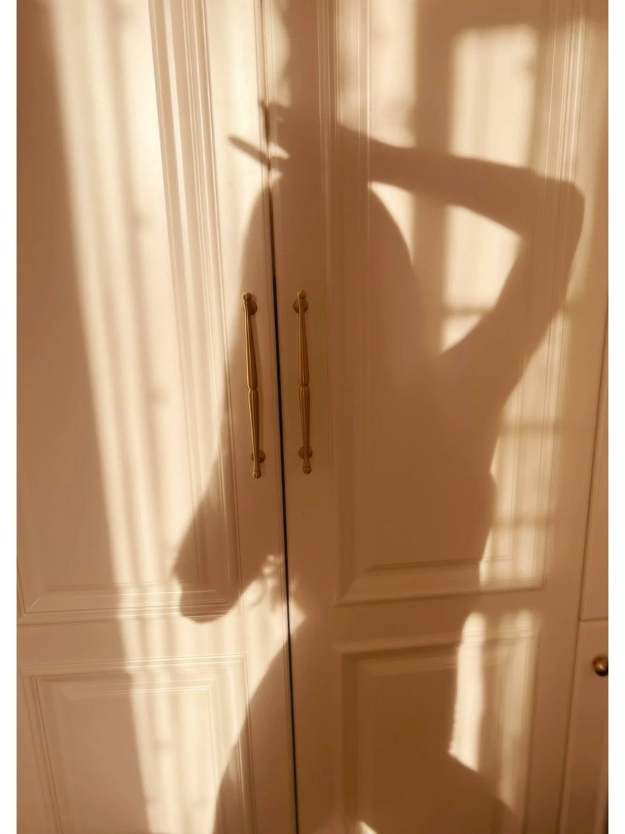 cline713's tweet photo. I woke up early in the morning. First, I looked at you. My little shadow woke up with the sun ☀️☀️🌻🌻 https://t.co/H2fXBfZ1GX