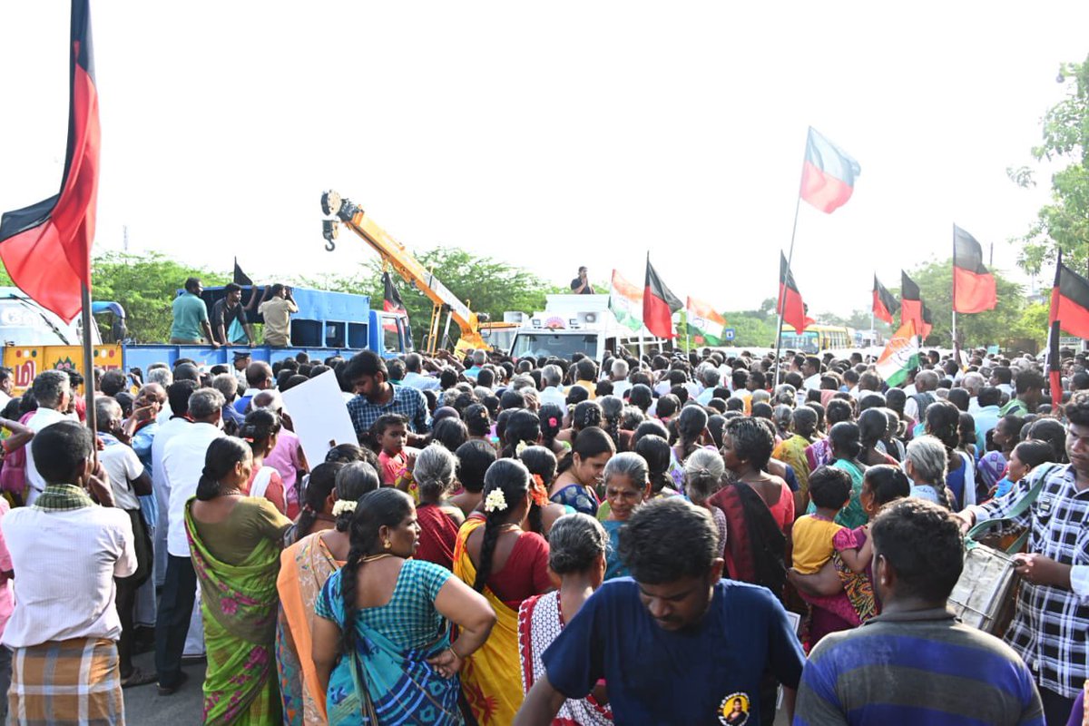 ஜனநாயகம் காக்க அணிதிரண்டிருக்கும் நம் INDIA கூட்டணி பெறும் வெற்றியில், நாட்டின் வருங்காலம் பாதுகாக்கப்படும்! எட்டயபுரம் பகுதியில் தேர்தல் பரப்புரை மேற்கொண்ட போது.