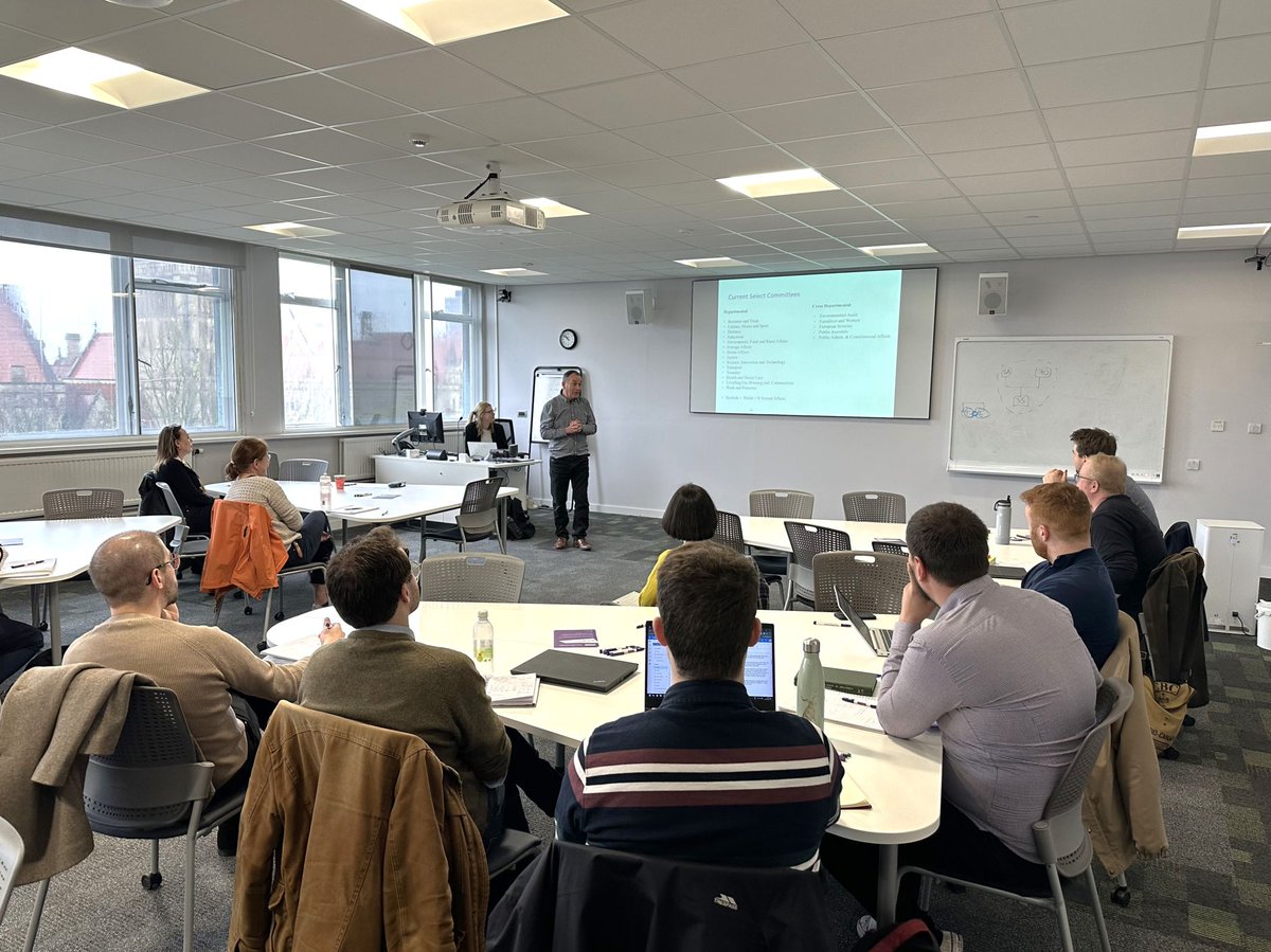 👉 Last week, we welcomed Huw Edwards MBE from the @indparltrust to campus. 📑 Huw facilitated a training session with a group of academics about how to generate policy impact for their research, with a focus on engaging with parliamentary select committees.