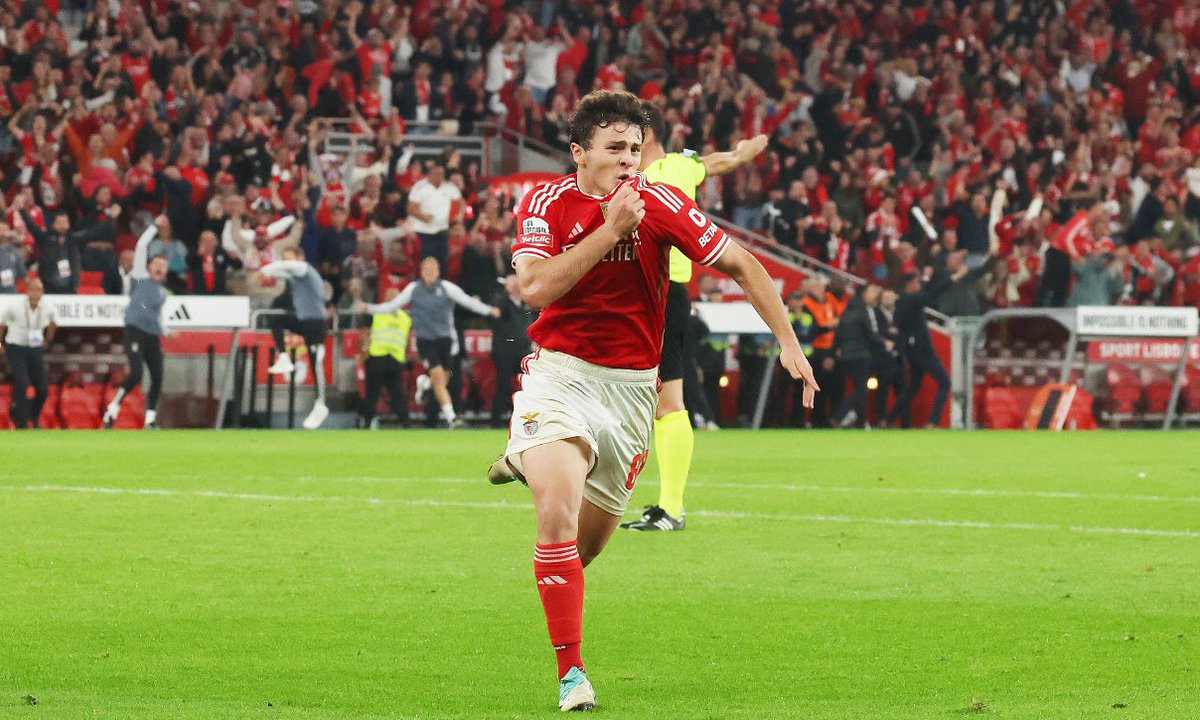 Matic aconselha João Neves a ficar no Benfica:

🗣️ “É um jogador fantástico. É o futuro do Benfica. Se fosse ele, ficaria no Benfica mais uns anos para jogar a Champions e amadurecer mais. O João já está num grande clube. O futuro dele no Benfica vai ser muito bom”.

[O Jogo]