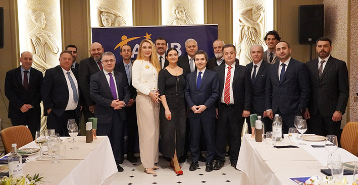 ATMB'nin Londra'daki Bayram Etkinliğinde İş Dünyası Konuşuldu; eurobusinesslife.com/ekonomi/atmb-n… #avrupaliturkmarkalar <a href="/avrupaliturkmb/">Avrupali Turk Markalar Birligi</a> <a href="/VehbiKeles/">Vehbi Keles</a> <a href="/turkihracat/">TİM</a> <a href="/TC_LondraBE/">Türkiye in the UK</a> <a href="/TC_LondraBK/">Türkiye in London</a>