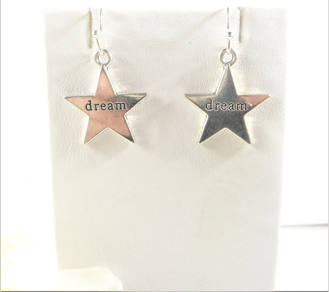 These dream star earrings are the perfect gift to remind one to always dream. Great gift for self, sister, daughter, friend, student and more.  buff.ly/3xCzJRP  #salejewelry #NewMexico #etsyshop #shopsmall #wiseshopper