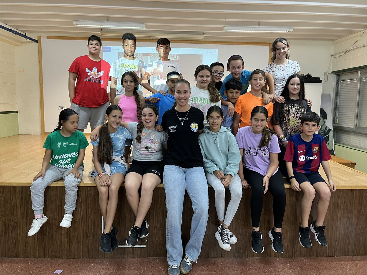 Patricia Lima, jugadora del <a href="/BMMalagaCosta/">Costa del Sol Málaga</a>, hablando sobre deporte y nutrición en el CEIP Manolo Carbayo 🥅🤾‍♀️

Este encuentro forma parte del Programa de Salud del Área de Deporte del <a href="/malaga/">Ciudad de Málaga</a> 

¡Gracias por tu charla, <a href="/patricialima_19/">Patrícia Lima</a> ! 😊