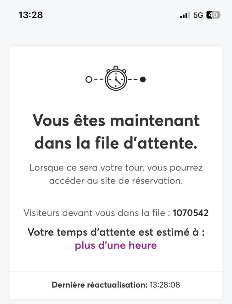 midiminuit__'s tweet photo. + d’1 MILLION DE PERSONNES sont encore dans la file d’attente pour les concerts de JUL ! 🤯

Les deux concerts sont déjà sold-out…🥶 https://t.co/7EgQWn4f21