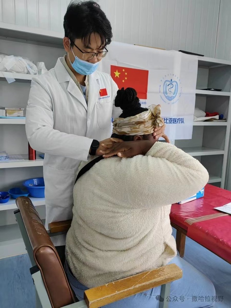 Recently, #ChineseMedicalTeam in #Namibia carried out free medical consultations with traditional Chinese medical services at the Walvis Bay Hospital, Erongo Region. China stands ready to work with Namibia & Africa to further strengthen cooperation in the field of healthcare.